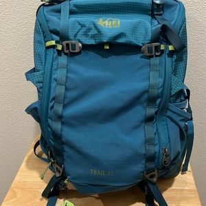 REI Co-Op Trail 40 Pack Women’s Small
